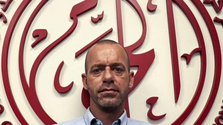 زوجة الأسير صلاح الحموري تتهم باريس بعدم "الالتزام" من أجل إطلاق سراحه زوجة الأسير صلاح الحموري تتهم باريس بعدم "الالتزام" من أجل إطلاق سراحه