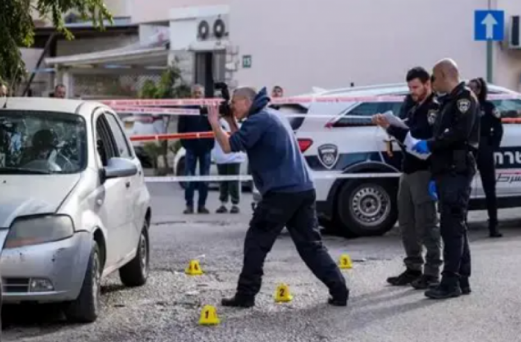 قتيل بجريمة دهس في كفر قرع وحصيلة القتلى ترتفع إلى 172 من بداية العام الجاري قتيل بجريمة دهس في كفر قرع وحصيلة القتلى ترتفع إلى 172 من بداية العام الجاري