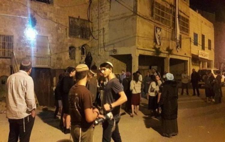 مستوطنون يهاجمون منازل المواطنين في كيسان شرق بيت لحم مستوطنون يهاجمون منازل المواطنين في كيسان شرق بيت لحم