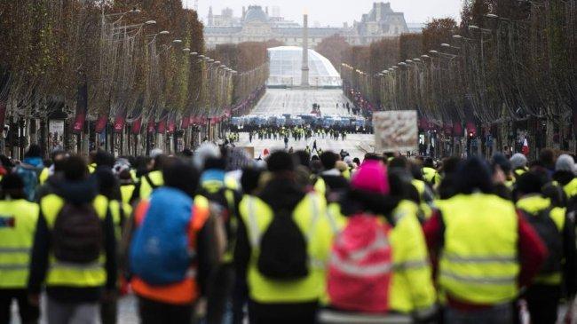 الحكومة الفرنسية تعتقل 4 آلاف شخص باحتجاجات "السترات الصفراء"