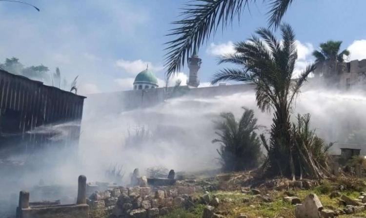 فيديو وصور | حريق كبير في مقبرة الاستقلال الإسلامية بمدينة حيفا، وترجيحات بأن مستوطنين نفذوا الجريمة