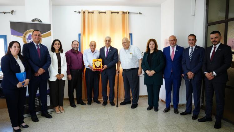 البنك العربي يدعم جمعية مرضى الفشل الكلوي البنك العربي يدعم جمعية مرضى الفشل الكلوي