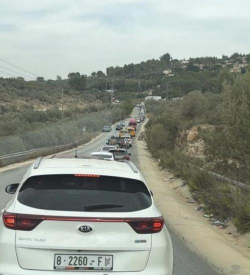 الاحتلال يغلق المدخل الشمالي لسلفيت ويعيق حركة المواطنين