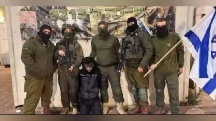 عائلة المعتقل صلاح الدين عبد الله تروي تفاصيل الاعتداء الوحشي على نجلها وتناشد عبر "وطن" لمعرفة مصيره عائلة المعتقل صلاح الدين عبد الله تروي تفاصيل الاعتداء الوحشي على نجلها وتناشد عبر "وطن" لمعرفة مصيره