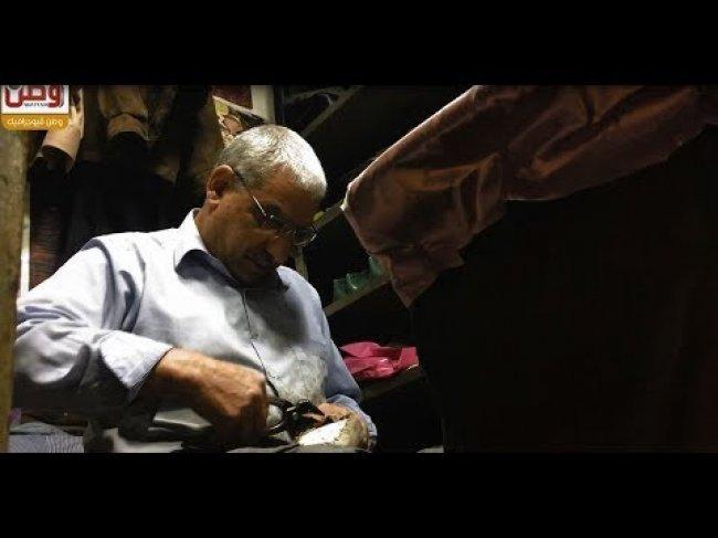حكاية العم أبو جمال... صانع أحذية منذ 50 عاما!