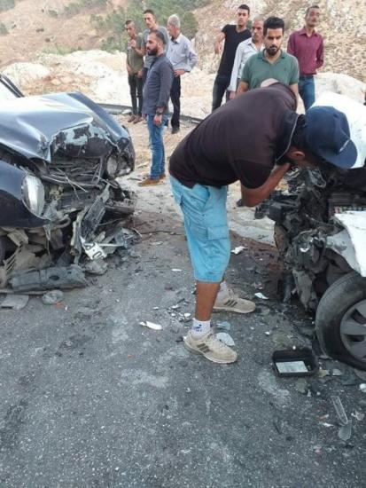 مصرع طفل ووالده وإصابة 12 آخرين بحادث سير في منطقة "الباذان" بنابلس