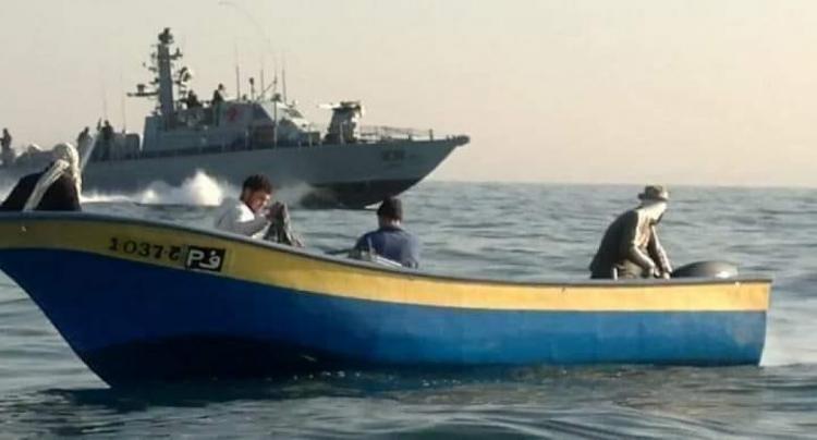 زوارق الاحتلال تطلق النار اتجاه مراكب الصيادين في عرض بحر رفح
