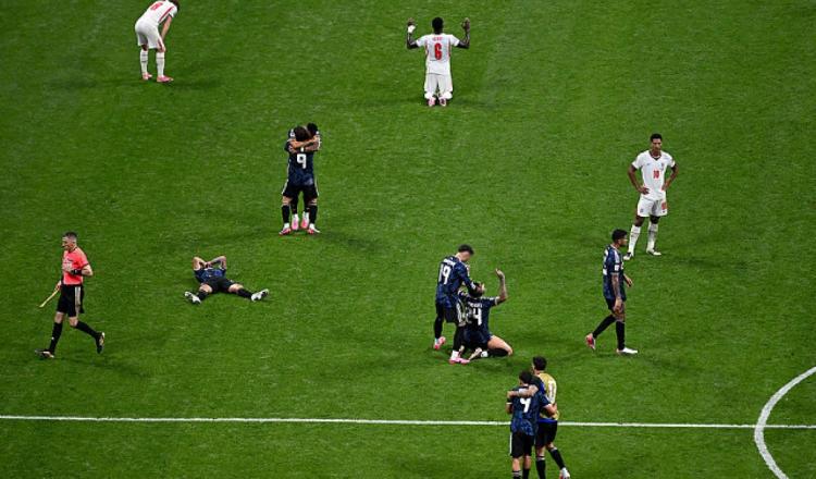 الأرجنتين تقصي إنجلترا بالوقت القاتل وتضرب موعدا ناريا مع إسبانيا في نهائي كأس العالم