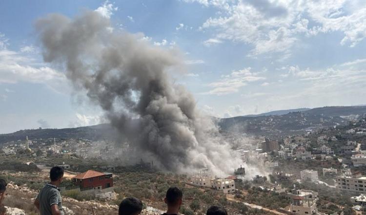 الاحتلال يفجر منزلي الأسيرين ابراهيم وزكريا داوود في بيتا الاحتلال يفجر منزلي الأسيرين ابراهيم وزكريا داوود في بيتا