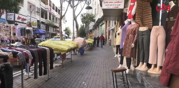 مع استمرار اغلاق مداخلها.. أسواق الخليل فارغة من المشترين