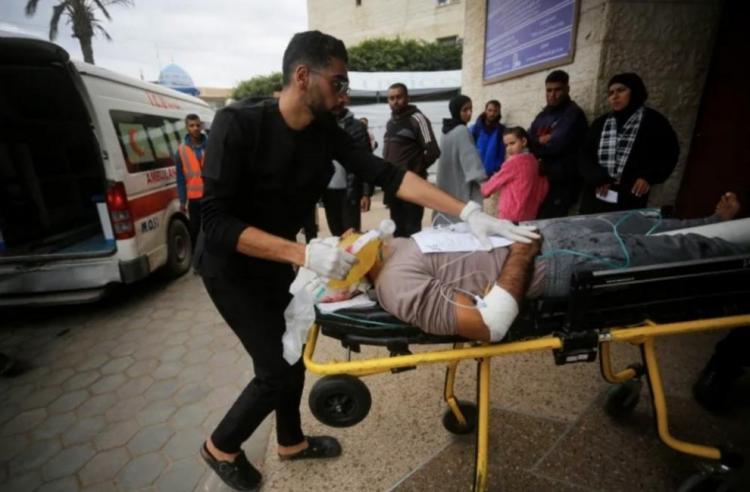 4 مصابين بقنبلة من طائرة مسيرة إسرائيلية شمالي خانيونس 4 مصابين بقنبلة من طائرة مسيرة إسرائيلية شمالي خانيونس