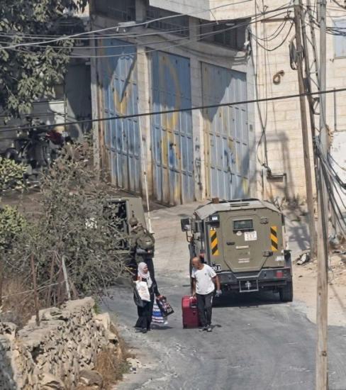 لليوم الرابع: الاحتلال يواصل عدوانه على الخليل ويرفع عدد النازحين ويطبق الخناق على المواطنين