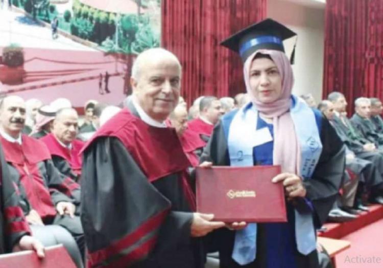 المثابرة لا تعرف المستحيل.. "آذنة مدرسة" تصبح معلمة المثابرة لا تعرف المستحيل.. "آذنة مدرسة" تصبح معلمة