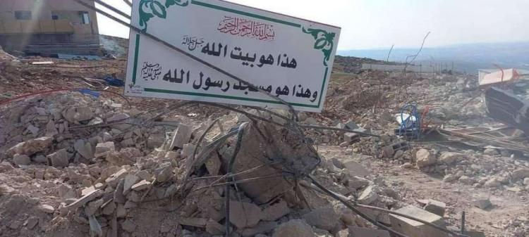 الاحتلال يهدم مسجدا في دورا جنوب الخليل