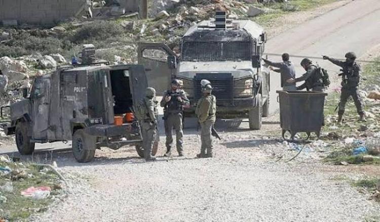 الاحتلال يفرض غرامات مالية على شركة للإفراج عن شاحناتها في طوباس الاحتلال يفرض غرامات مالية على شركة للإفراج عن شاحناتها في طوباس