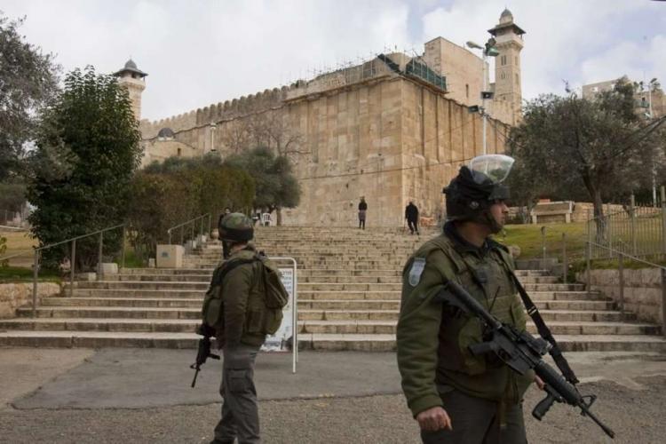 محكمة الاحتلال تصادق على تنفيذ بناء مصعد للمستوطنين بالحرم الإبراهيمي في الخليل