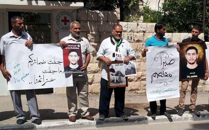 الاسرى يشرعون بخطوات احتجاجية في 17 معتقلا اليوم الاربعاء