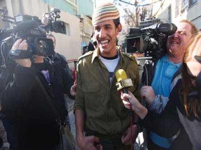 اطلاق سراح جندي اسرائيلي اتهم بنقل معلومات للمستوطنين
