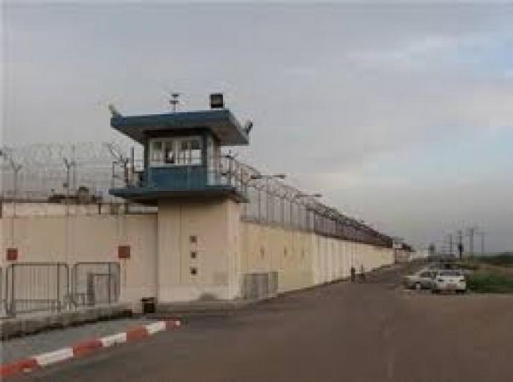 المعتقلان المقدسيان غانم وشحادة يدخلان عاميهما الـ22 في الأسر المعتقلان المقدسيان غانم وشحادة يدخلان عاميهما الـ22 في الأسر
