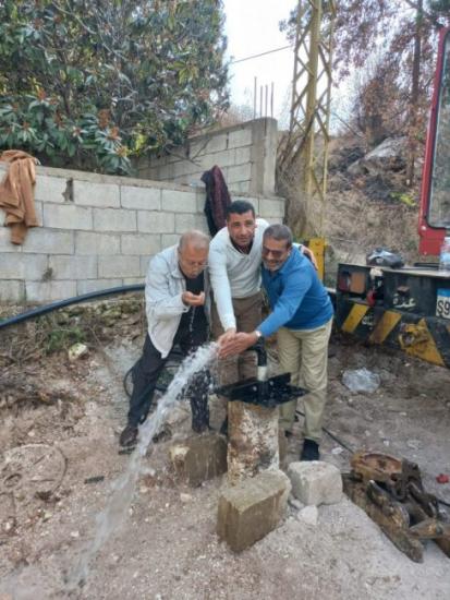 رئيس الجالية الفلسطينية في بريمن يفتتح بئر المياه بتجمع جمجيم بمخيماتنا الفلسطينية بلبنان رئيس الجالية الفلسطينية في بريمن يفتتح بئر المياه بتجمع جمجيم بمخيماتنا الفلسطينية بلبنان
