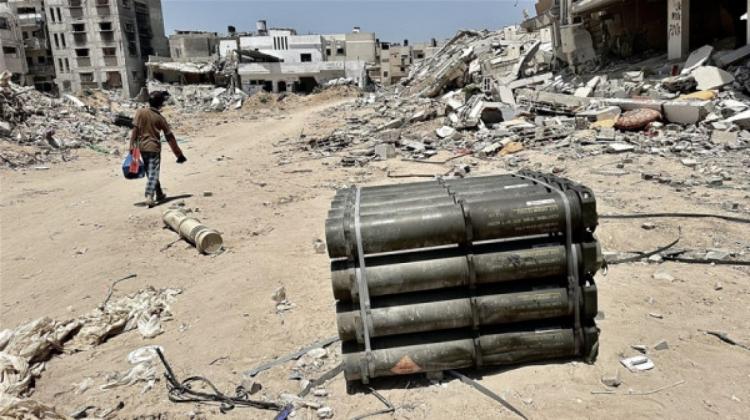 الدفاع المدني بغزة: 70 ألف طن من المتفجرات تهدد حياة سكان غزة الدفاع المدني بغزة: 70 ألف طن من المتفجرات تهدد حياة سكان غزة