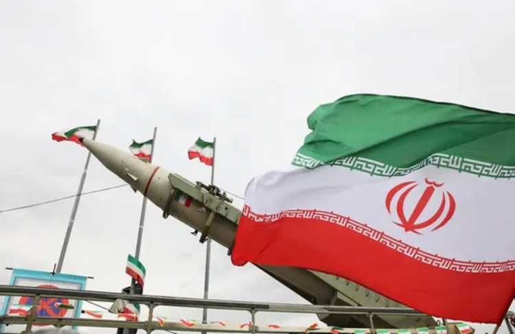 إيران ترفع جاهزيتها العسكرية إلى "أقصى درجاتها" تحسبا لأي طارئ أو مغامرة حربية محتملة إيران ترفع جاهزيتها العسكرية إلى "أقصى درجاتها" تحسبا لأي طارئ أو مغامرة حربية محتملة