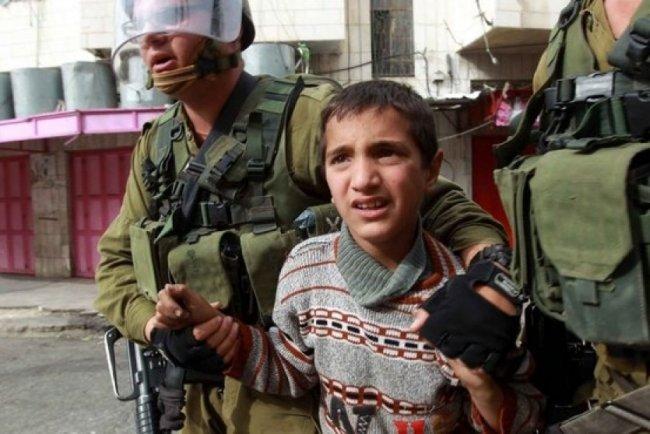 الاحتلال يعتقل 130 طفلا خلال الشهر اب الماضي