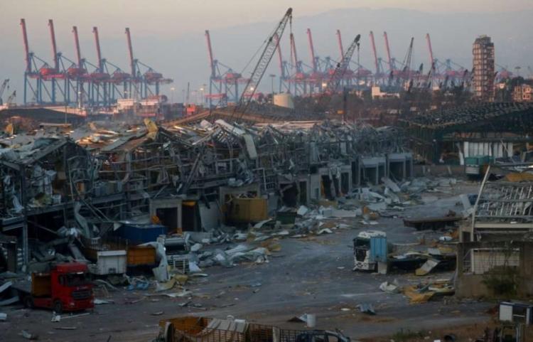 خبراء يكتشفون “مواد كيميائية خطيرة” بمرفأ بيروت نجت من الانفجار