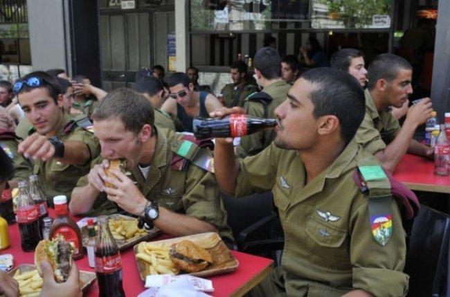 82 بالمئة من افراد جيش الاحتلال غير راضين عن الطعام المقدم في القواعد