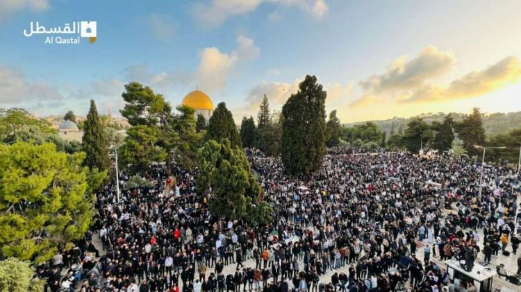 120 ألف مصلٍ أدوا صلاة عيد الفطر في رحاب المسجد الأقصى 120 ألف مصلٍ أدوا صلاة عيد الفطر في رحاب المسجد الأقصى
