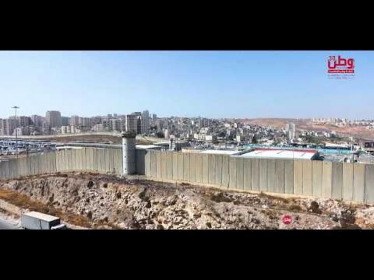 في قلنديا.. اعتداءات الاحتلال تُحاصر الحياة اليومية وتطال الممتلكات والمؤسسات في قلنديا.. اعتداءات الاحتلال تُحاصر الحياة اليومية وتطال الممتلكات والمؤسسات