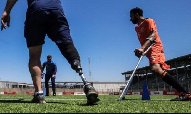 بتر الأطراف لا ينقص حلم الكرة في غزة بتر الأطراف لا ينقص حلم الكرة في غزة