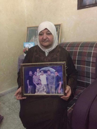 أم ناصر.. جبل شامخ في جوفه مغارة ذكريات ونتوءات فقد أم ناصر.. جبل شامخ في جوفه مغارة ذكريات ونتوءات فقد