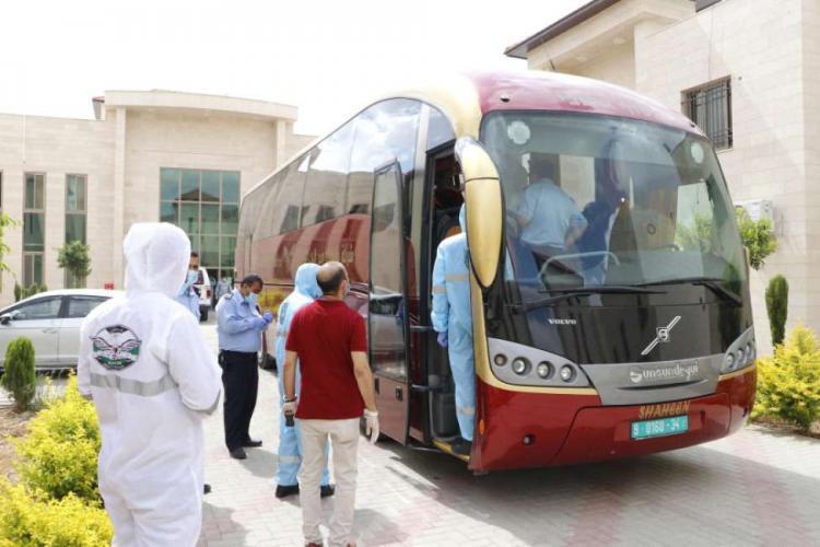 بدء وصول الدفعة الاولى من العالقين في مصر إلى فلسطين بدء وصول الدفعة الاولى من العالقين في مصر إلى فلسطين