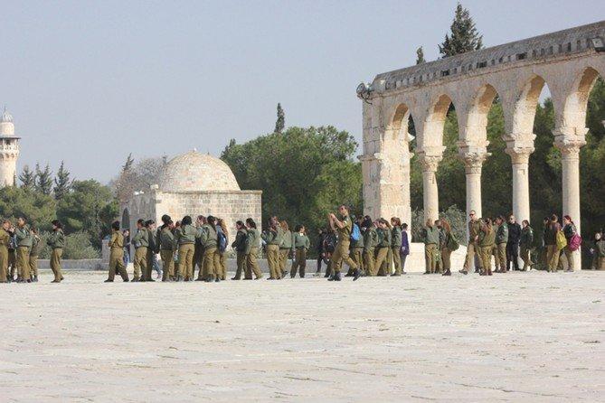 بالصور... 100 مجندة يقتحمن الأقصى بالصور... 100 مجندة يقتحمن الأقصى