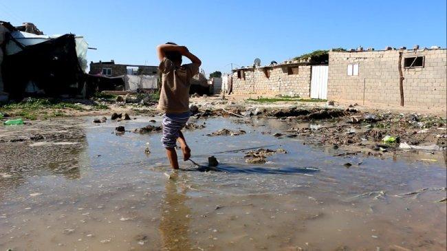 خاص لـ"وطن": بالفيديو.. خان يونس:"نهر البارد".. بقايا حياة يكتسحها الفقر