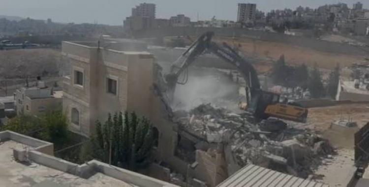 الاحتلال يستكمل هدم منزل في الطور شرق مدينة القدس الاحتلال يستكمل هدم منزل في الطور شرق مدينة القدس