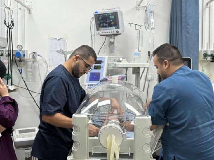 الصحة في غزة: نفاد زيوت تشغيل المولدات الكهربائية يهدد استمرار عمل أقسام حيوية في مستشفيات القطاع الصحة في غزة: نفاد زيوت تشغيل المولدات الكهربائية يهدد استمرار عمل أقسام حيوية في مستشفيات القطاع