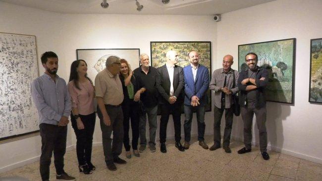 بالفيديو : جاليري "ذا وولد اوف" يفتتح معرضه الجماعي الرابع لمجموعة من الفنانين الفلسطيني من الوطن والشتات