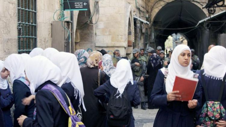سلطات الاحتلال ستفرض منهجها التعليمي على 45 ألف طالب فلسطيني بالقدس سلطات الاحتلال ستفرض منهجها التعليمي على 45 ألف طالب فلسطيني بالقدس