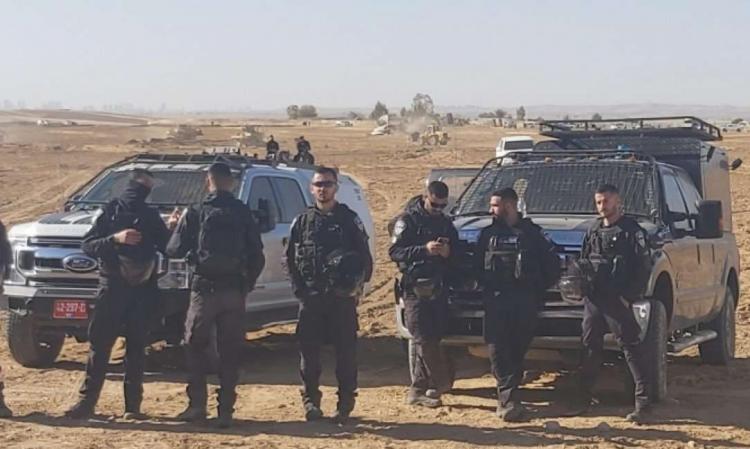 هدم خيمة الاعتصام واعتقالات في قرية الأطرش بالنقب المحتل هدم خيمة الاعتصام واعتقالات في قرية الأطرش بالنقب المحتل