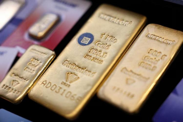 الذهب يرتفع مع تراجع النفط بعد تأجيل هجوم إيران الذهب يرتفع مع تراجع النفط بعد تأجيل هجوم إيران