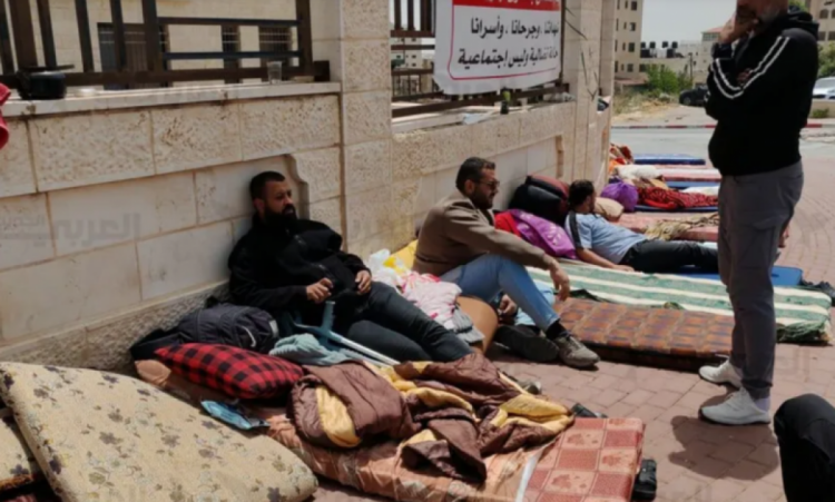 بين الضفة وغزة .. حين يطالب الفاشلون الآخرين بالتغيير
