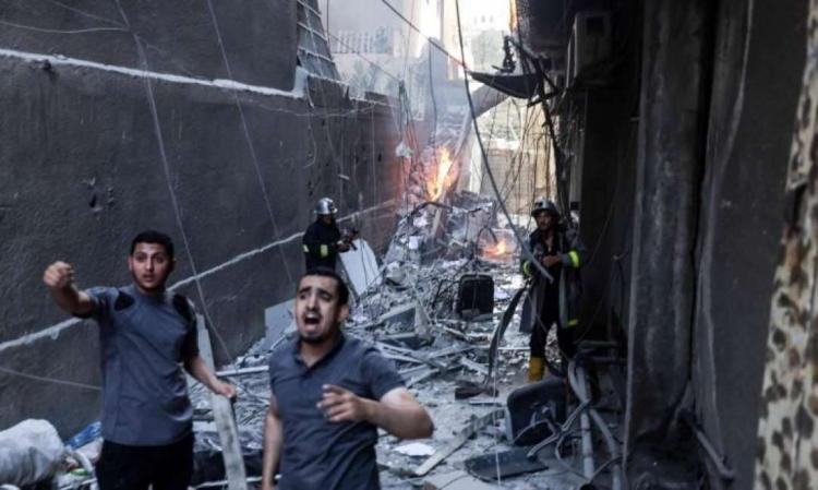 أكثر من 70 شهيدًا جراء 3 مجازر إسرائيلية متزامنة في قطاع غزة أكثر من 70 شهيدًا جراء 3 مجازر إسرائيلية متزامنة في قطاع غزة