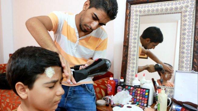 خاص لـ "وطن": بالفيديو.. اللولو.. "ماكيير" غزة للأعمال الدرامية خاص لـ "وطن": بالفيديو.. اللولو.. "ماكيير" غزة للأعمال الدرامية