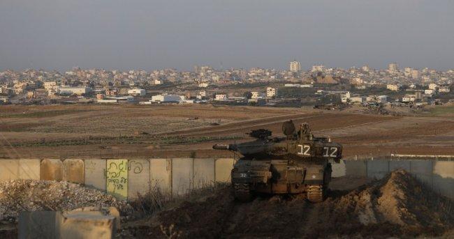 الاحتلال يعتقل شابًا بزعم اجتيازه السياج الأمني شمال قطاع غزة