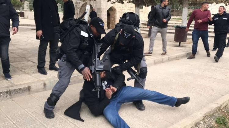 الاحتلال يعتقل الأسير المحرر وديع أبو بكر أثناء خروجه من المسجد الأقصى