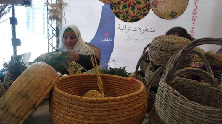 "القِرطَلَّــــة" الصديقة للبيئــة تنسج حكاية الوطن بين أغصان الزيتون