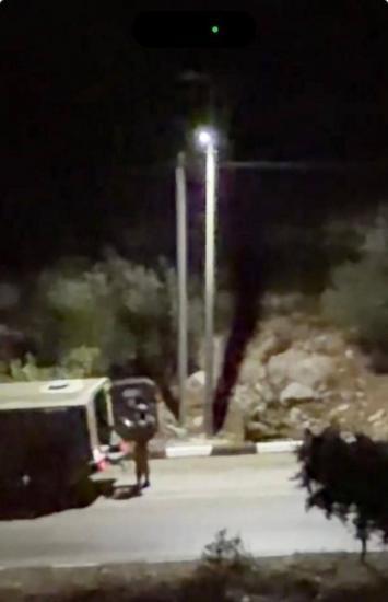 الاحتلال يحوّل منزلاً إلى ثكنة عسكرية في دير الغصون شمال طولكرم الاحتلال يحوّل منزلاً إلى ثكنة عسكرية في دير الغصون شمال طولكرم