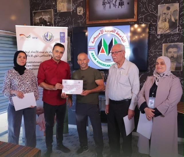 مركز القلب بالجامعة العربية الأمريكية يختتم برنامجاً تدريبياً لتطوير كوادر جمعية بيت الأجداد لرعاية المسنين مركز القلب بالجامعة العربية الأمريكية يختتم برنامجاً تدريبياً لتطوير كوادر جمعية بيت الأجداد لرعاية المسنين